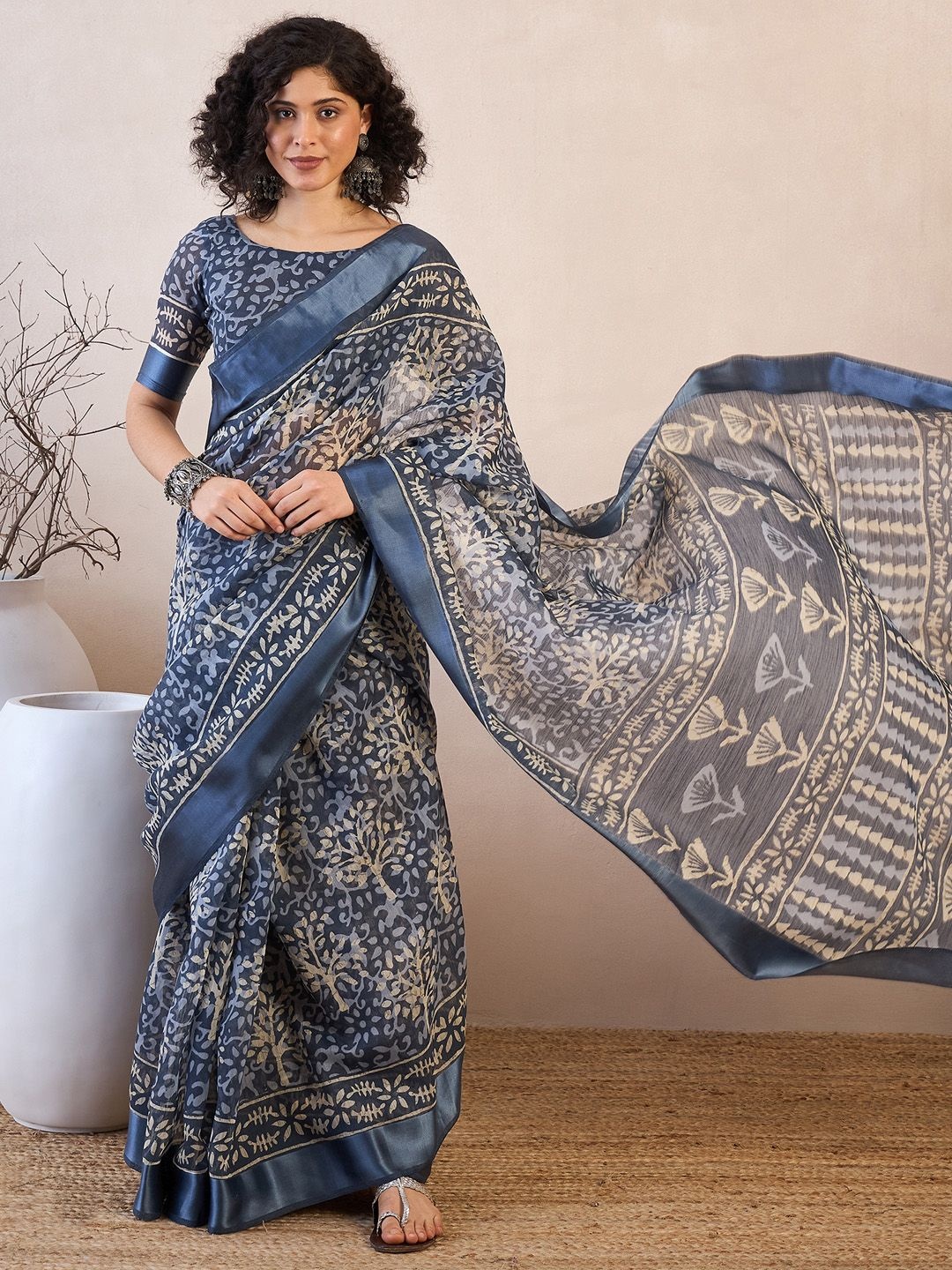 

Mitera Ethnic Motifs Ikat Saree, Grey