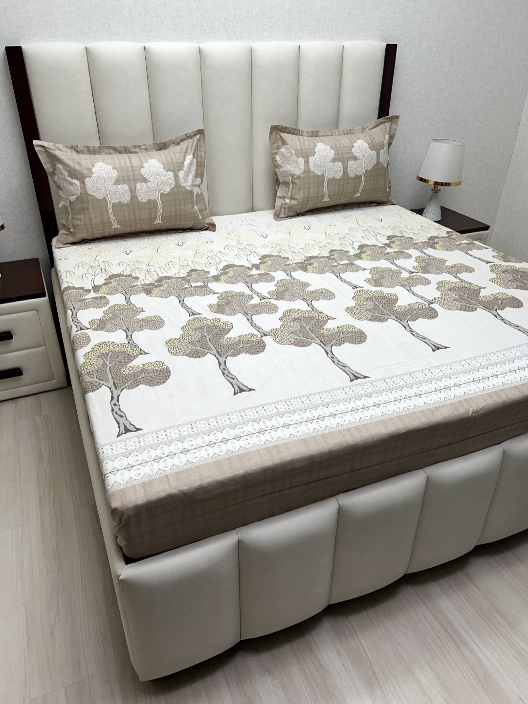 

Pure Decor Lifestyle Brown Printed 240 TC Pure Cotton King Bedsheet Set 2.74 m x 2.74 m