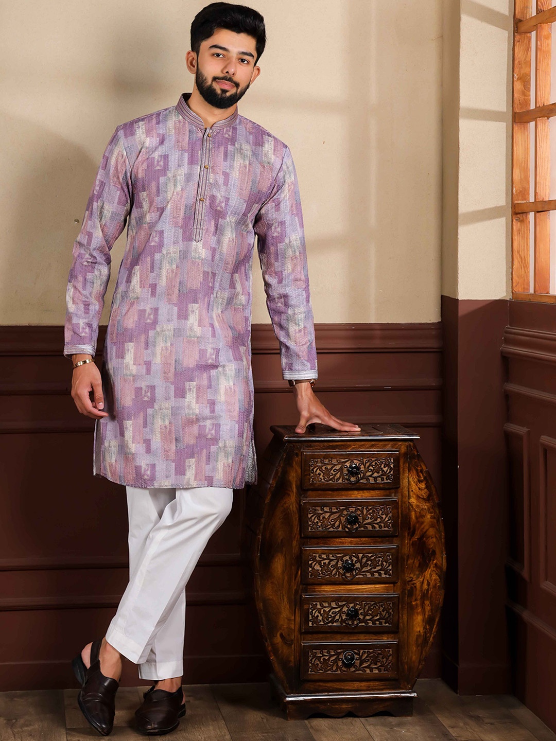 

Koshin Geometric Embroidered Mandarin Collar Thread Work Straight Kurta, Lavender