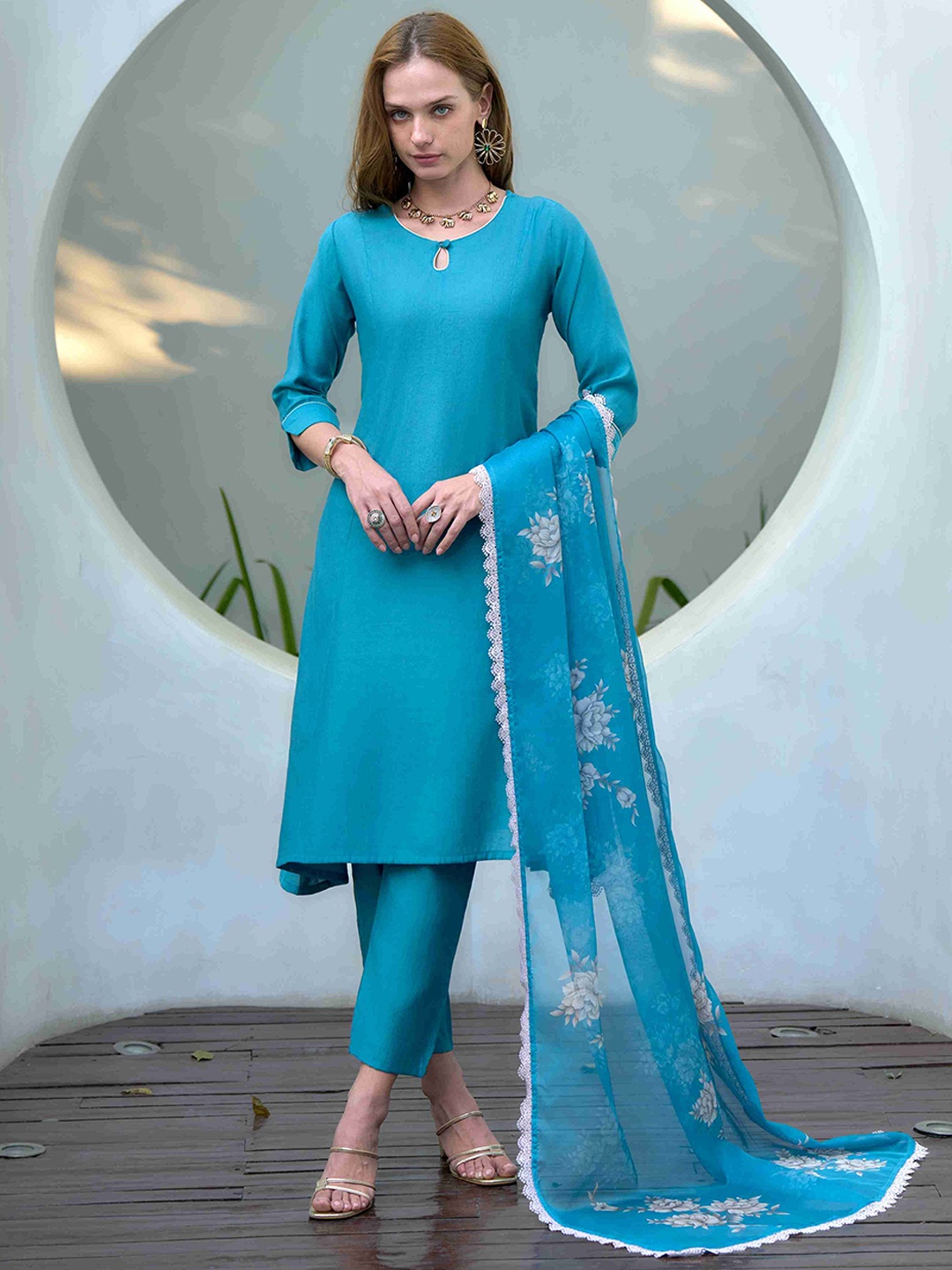 

MOJILAA Women Regular Kurta with Trousers & With Dupatta, Blue