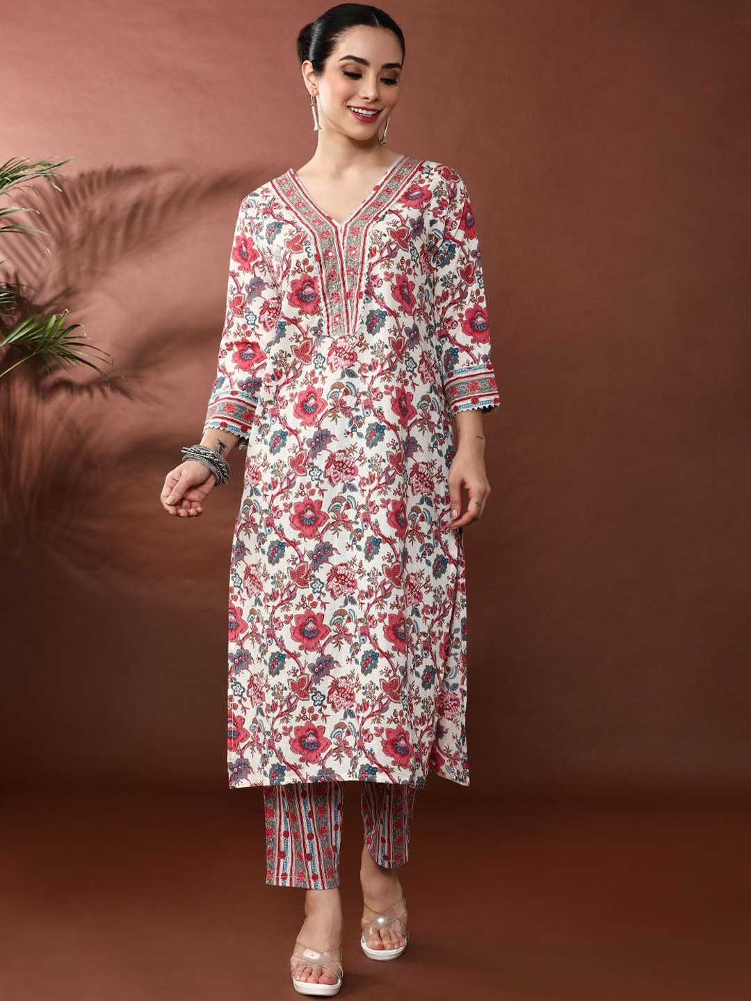 

Anouk Floral Printed V-Neck Sequinned Straight Pure Cotton Kurta With Trouser, Red