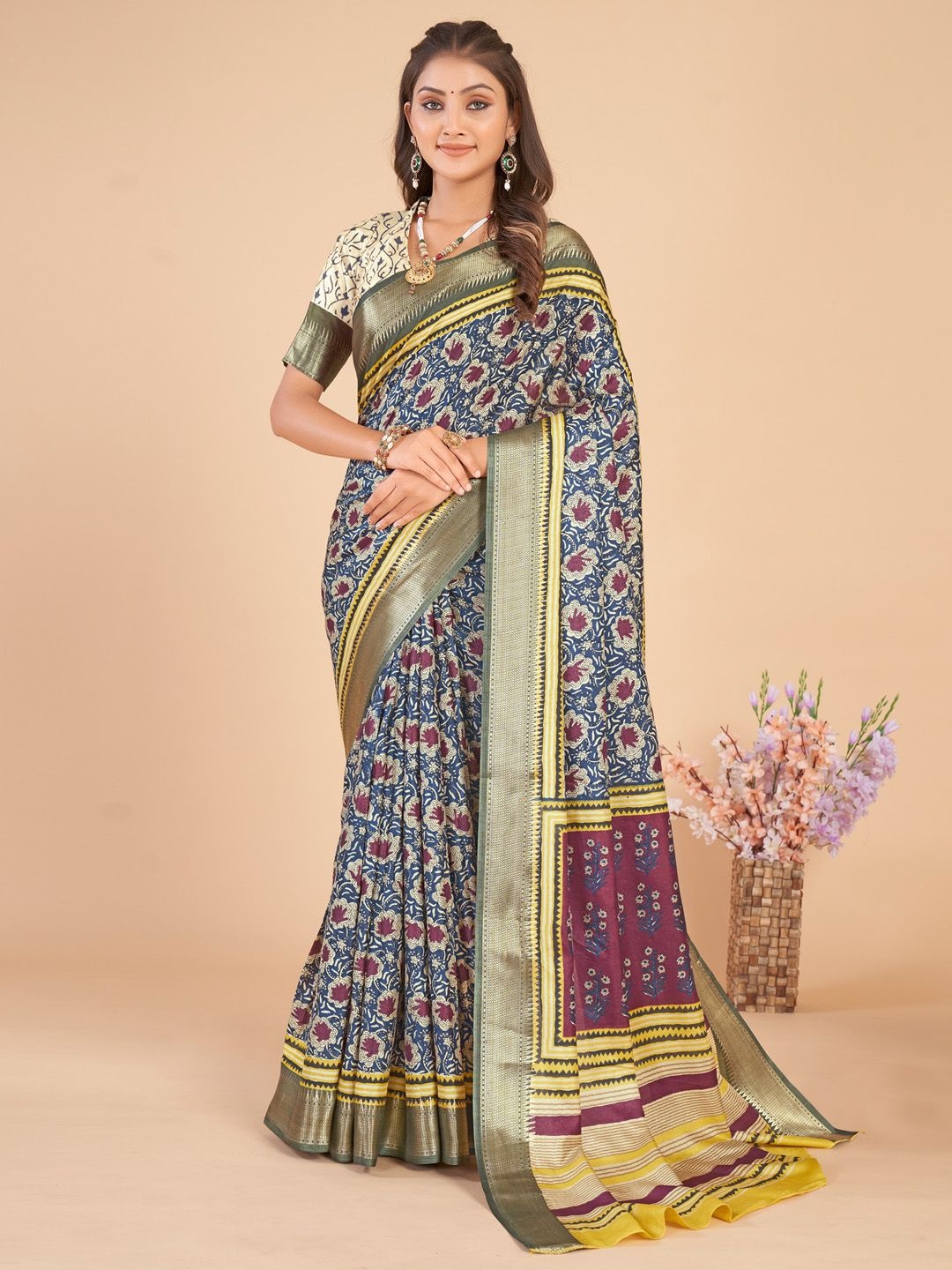 

Mitera Floral Zari Silk Blend Sungudi Saree, Navy blue