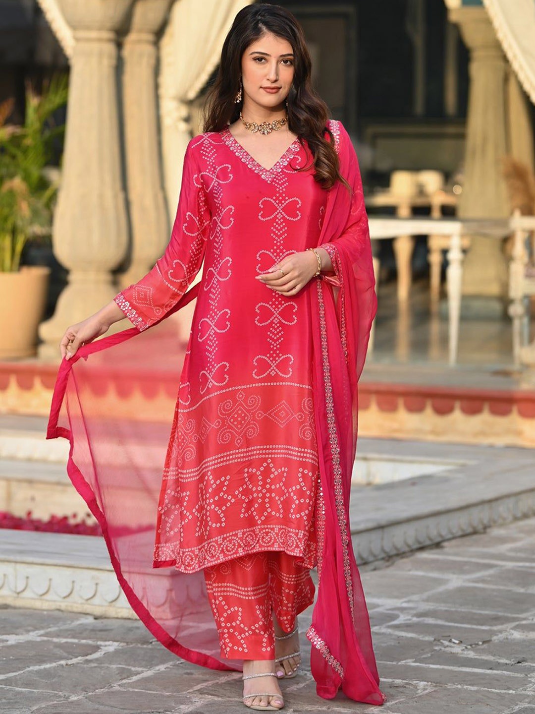 

DIVASTRI Bandhani Printed V Neck Kurta With Trousers & Dupatta, Pink