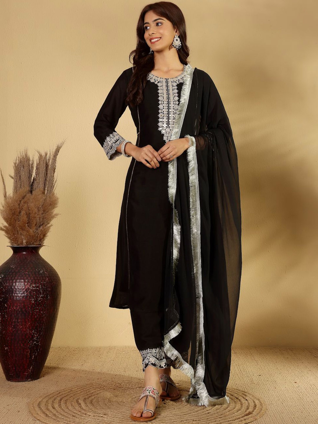 

House of Pataudi Floral Embroidered Straight Kurta With Trouser And Dupatta, Black