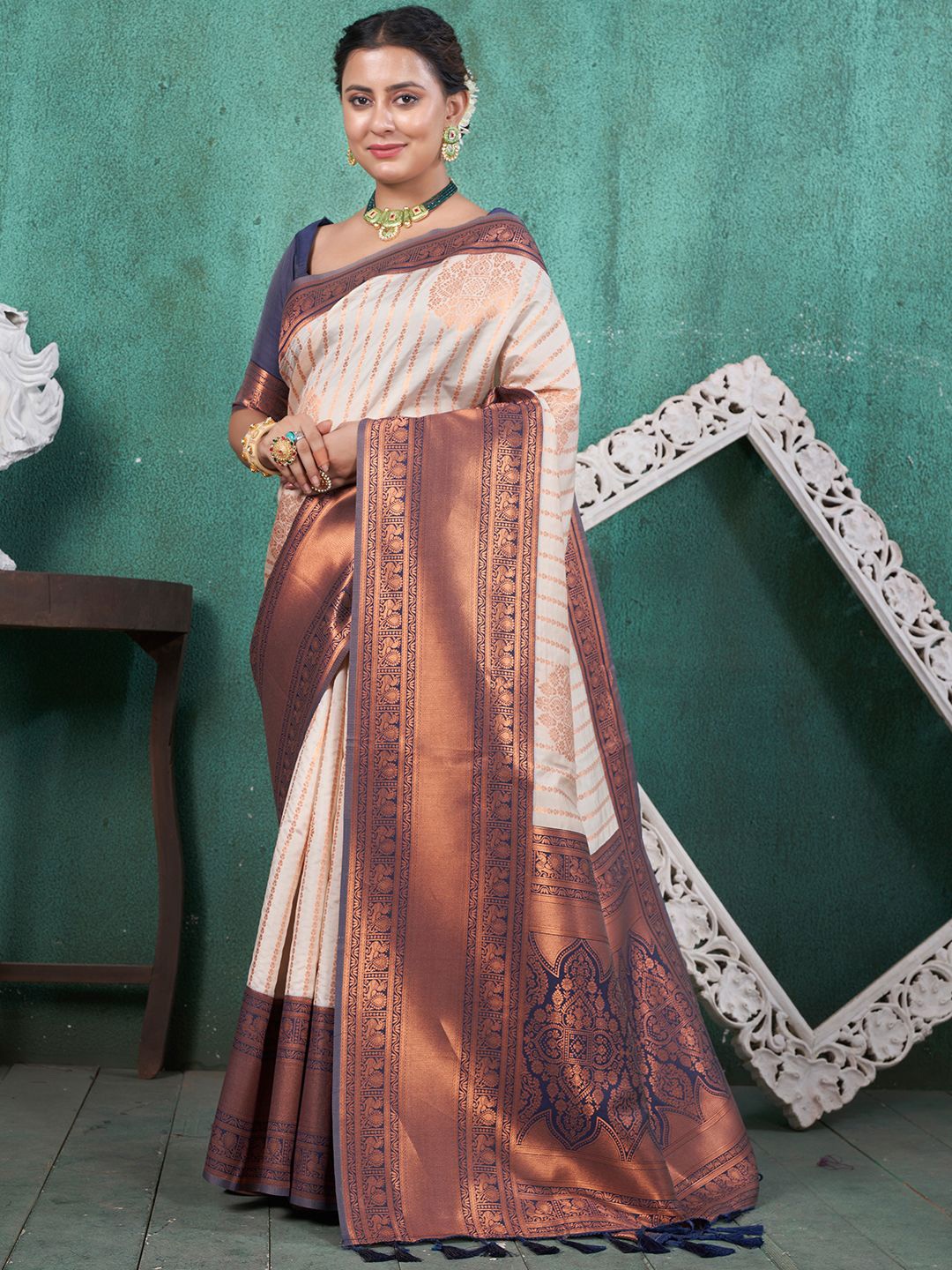 

DIVASTRI Woven Design Zari Silk Blend Designer Kanjeevaram Saree, White