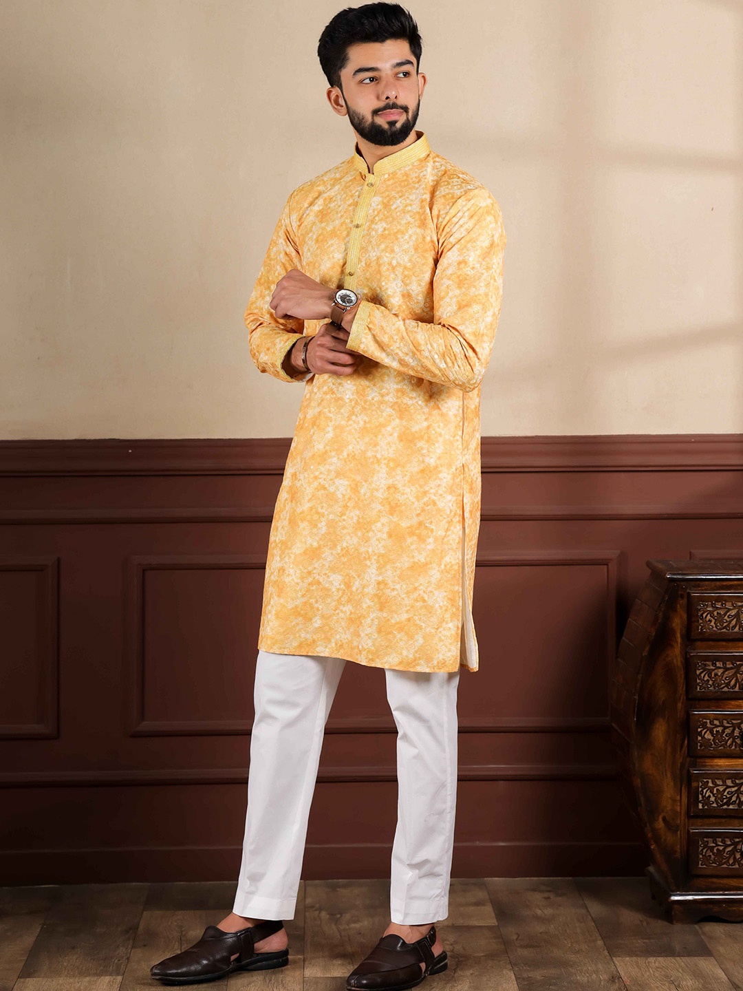 

Koshin Floral Embroidered Mandarin Collar Straight Kurta With Pyjamas, Yellow
