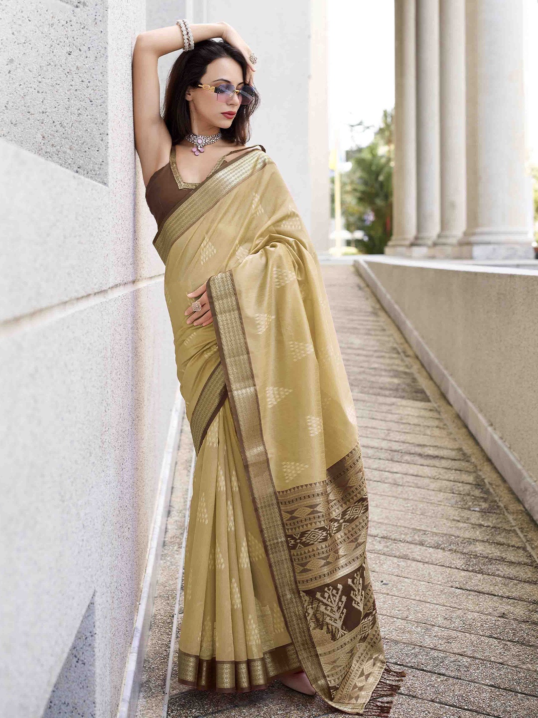 

Blissta Woven Design Zari Silk Blend Saree, Beige