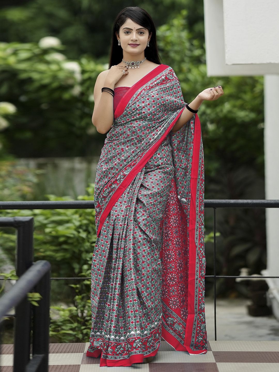 

Mitera Floral Bagru Saree, Grey