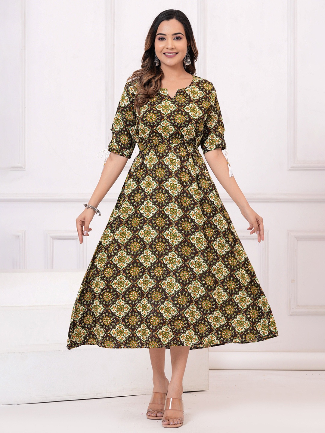 

NEKU FASHOIN Floral Printed Kurta, Brown