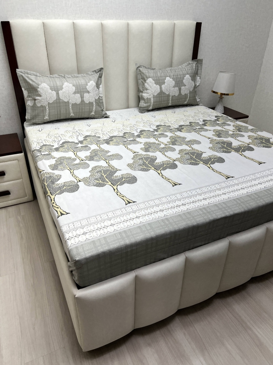 

Pure Decor Lifestyle Grey Printed Pure Cotton 300 TC King Bedsheet Set 2.74 m x 2.74 m