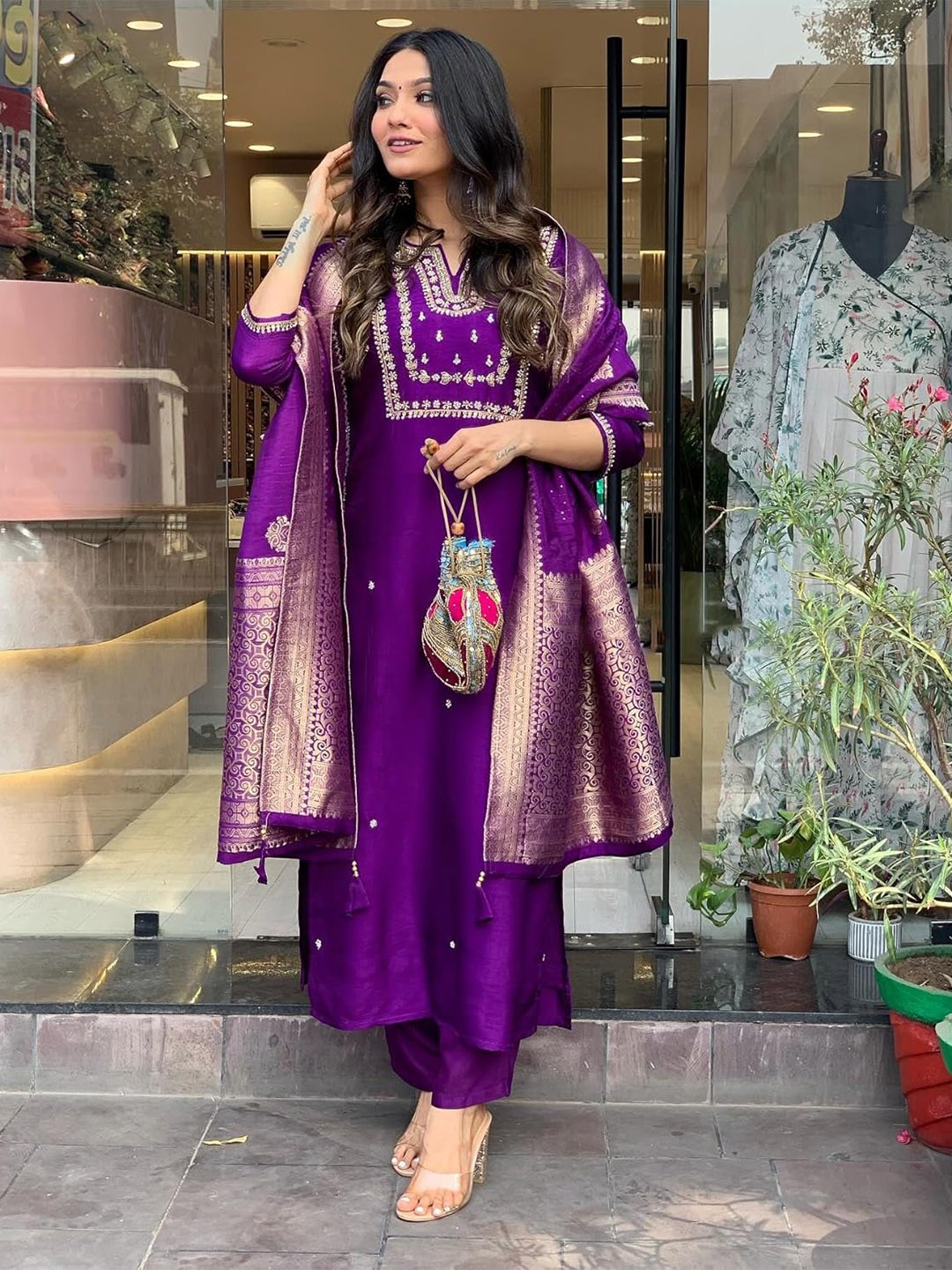 

VIRENDRA TEXTILES Women Floral Embroidered Regular Beads and Stones Pure Cotton Kurti with Trousers & With, Burgundy