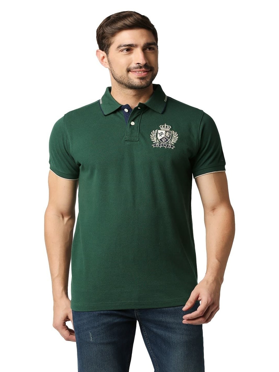 

Basics Men Polo Collar Applique Slim Fit T-shirt, Green