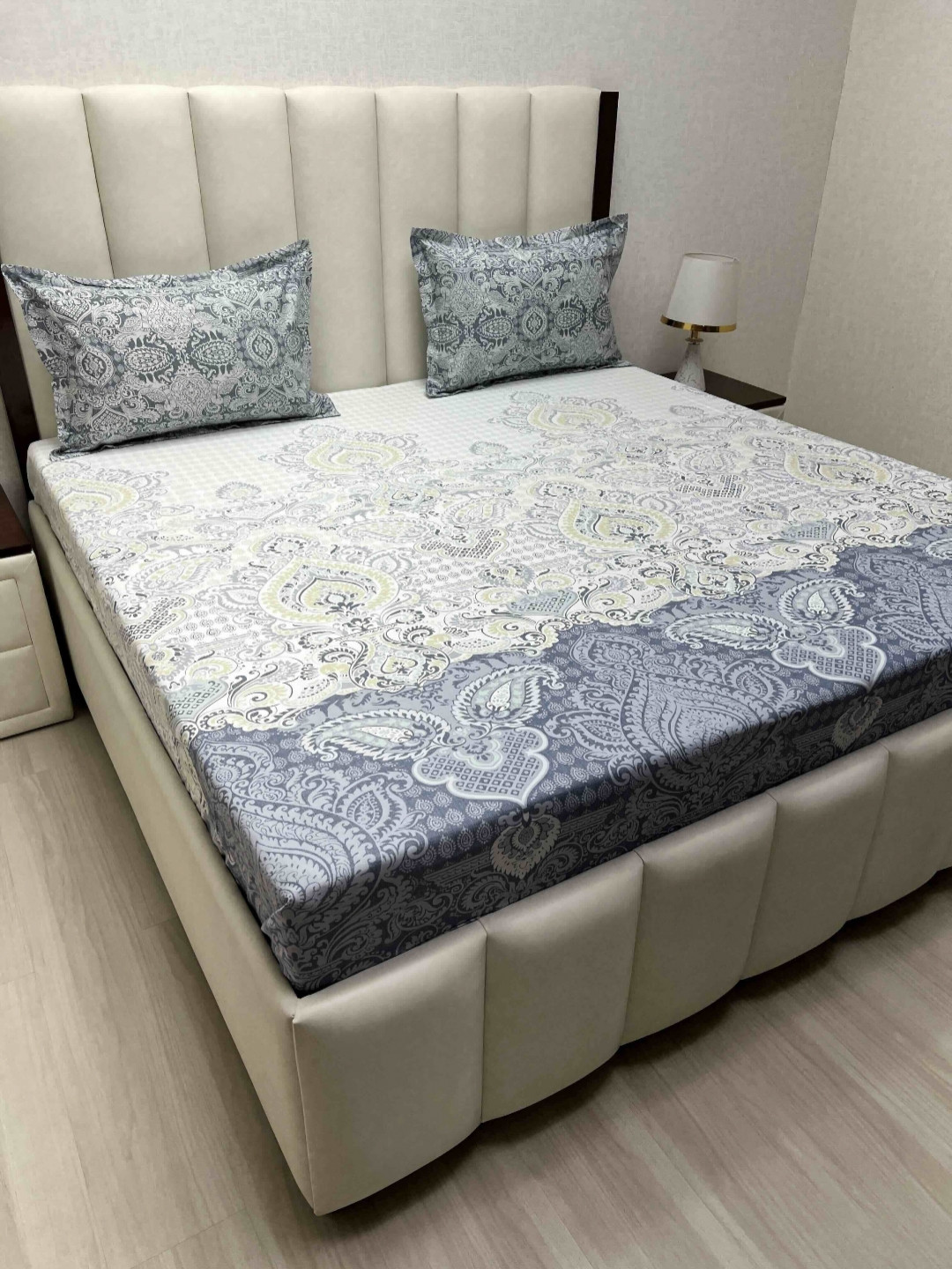 

Pure Decor Lifestyle White Printed Pure Cotton 350 TC King Bedsheet Set 2.74 m x 2.74 m