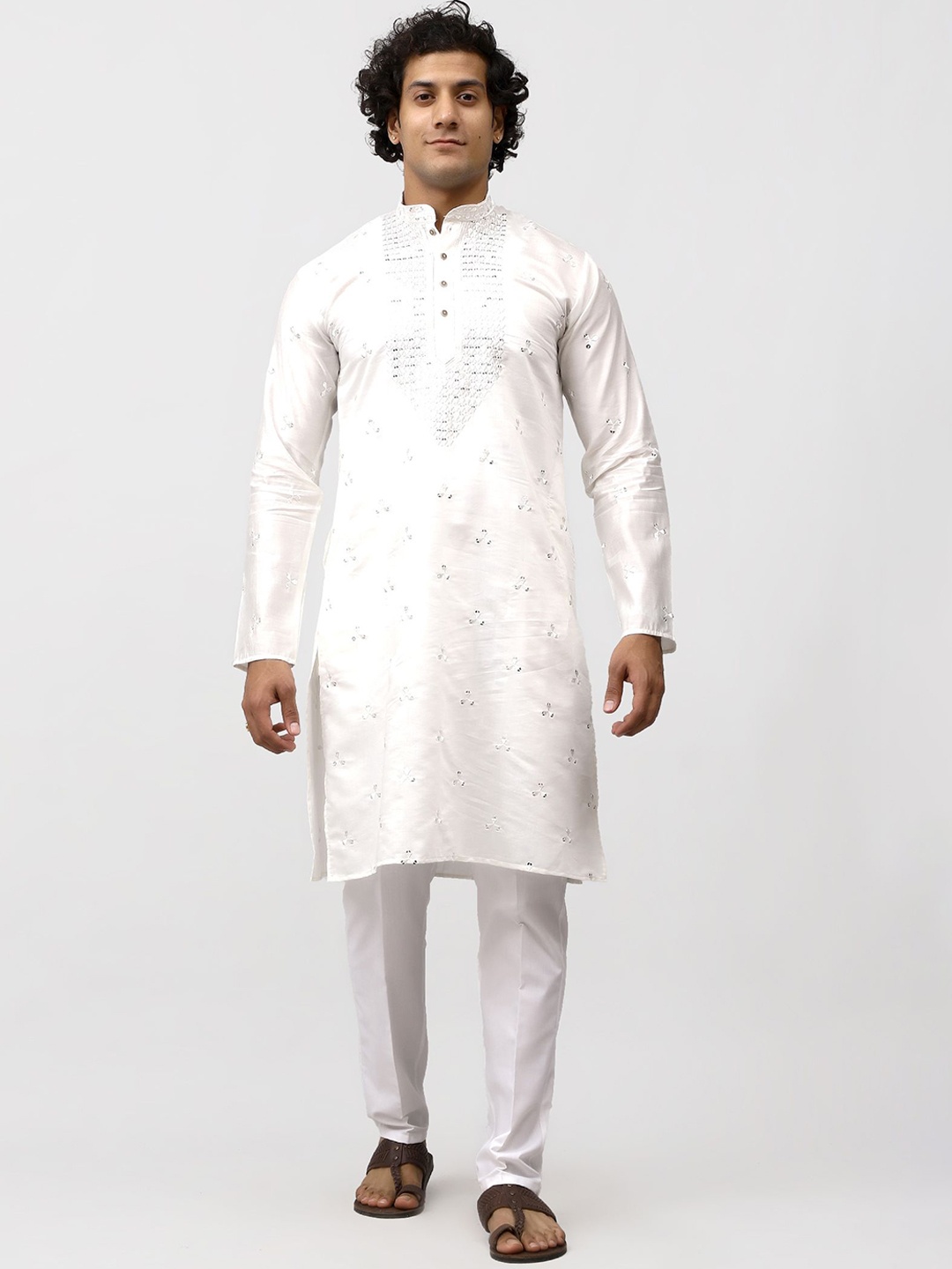 

BLUESAANCHI Men Ethnic Motifs Embroidered Regular Kurta with Trousers, Cream