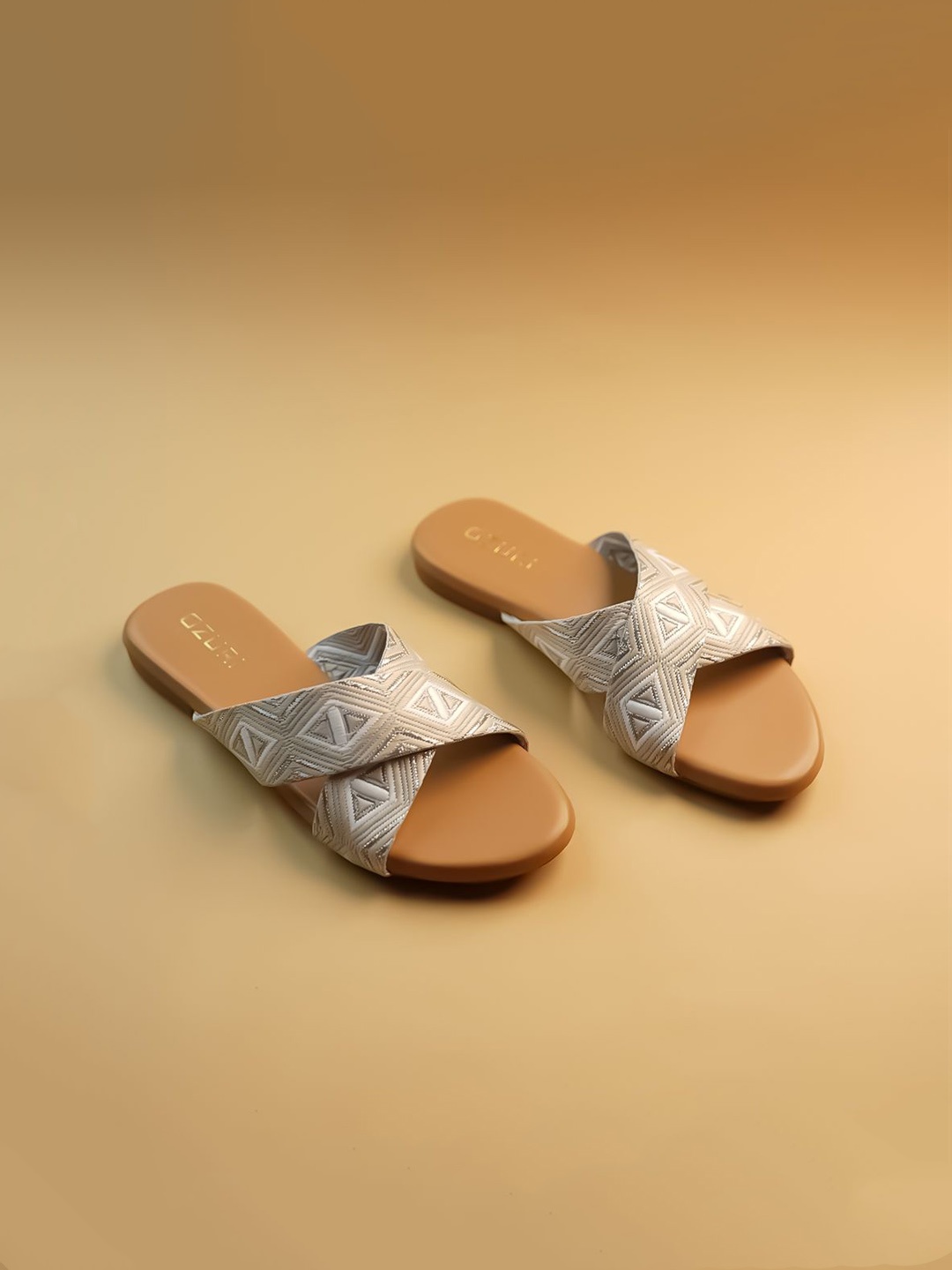 

Ozuri Women Open Toe Flats, Beige