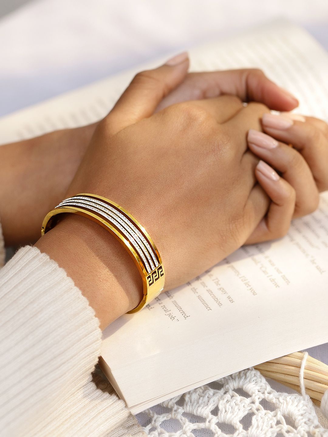 

Rubans 18K Gold-Plated Stainless Steel Tarnish-Free Waterproof Zirconia Openable Bracelet
