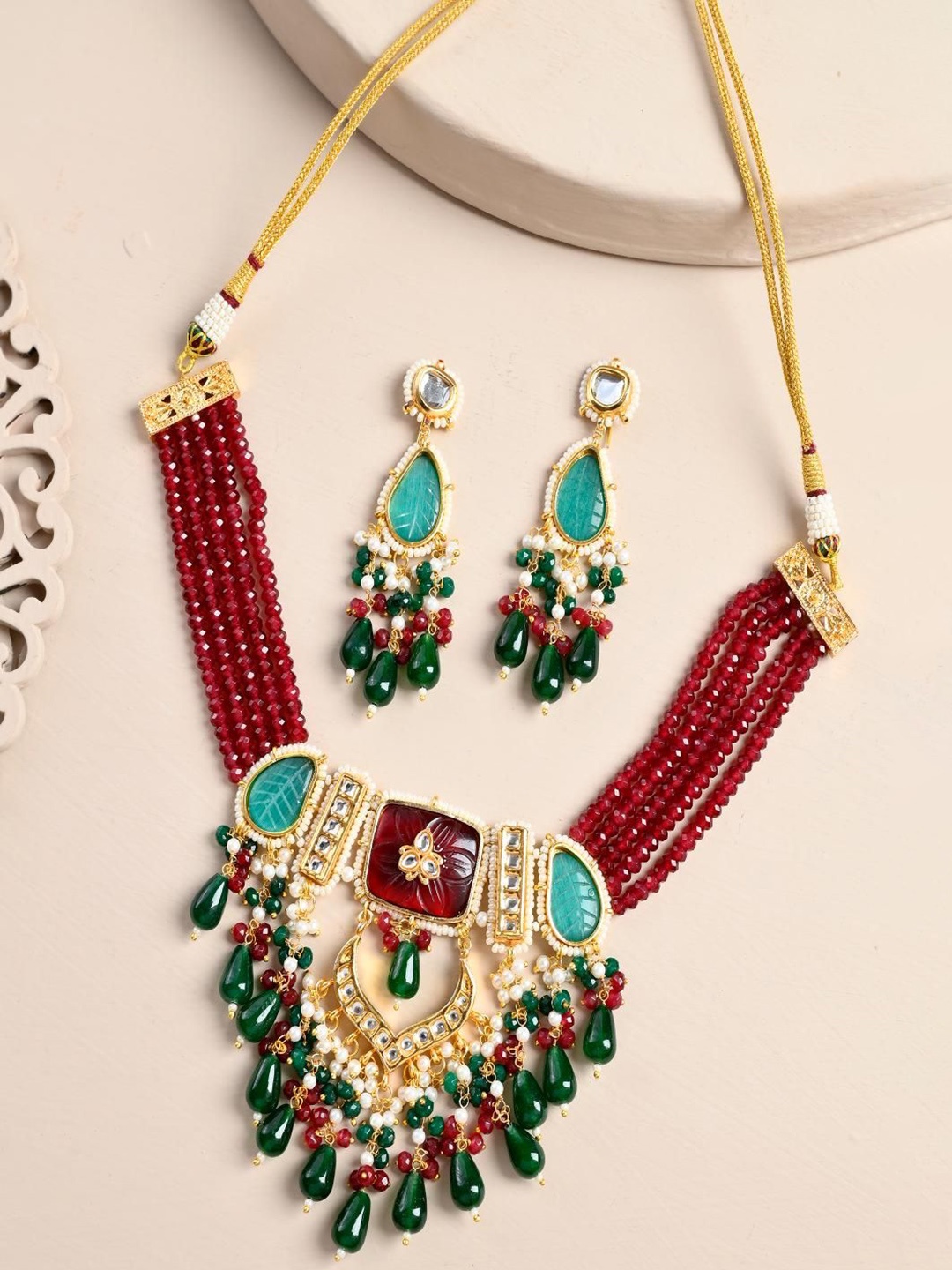 

STYYO Gold-Plated Kundan Stones Studded And Pearls Beaded Jewellery Set