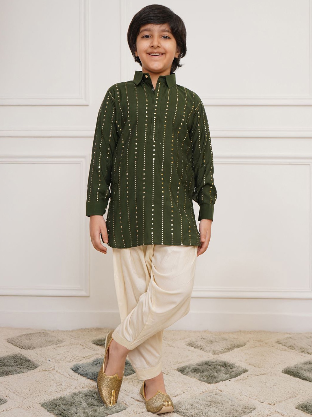 

VASTRAMAY Boys Geometric Printed Shirt Collar Pathani Kurta With Dhoti Pants, Green