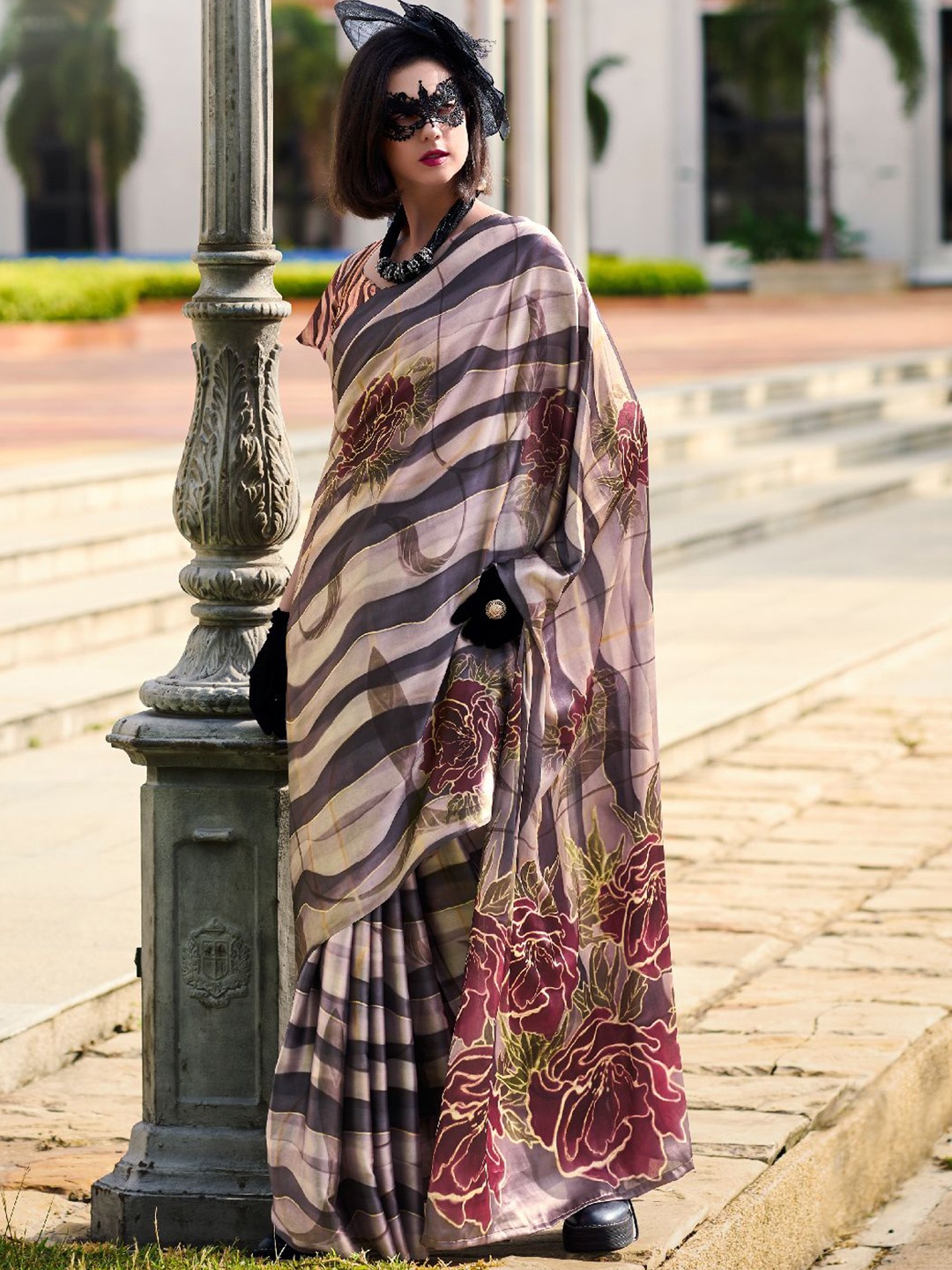 

DIVASTRI Floral Satin Saree, Grey