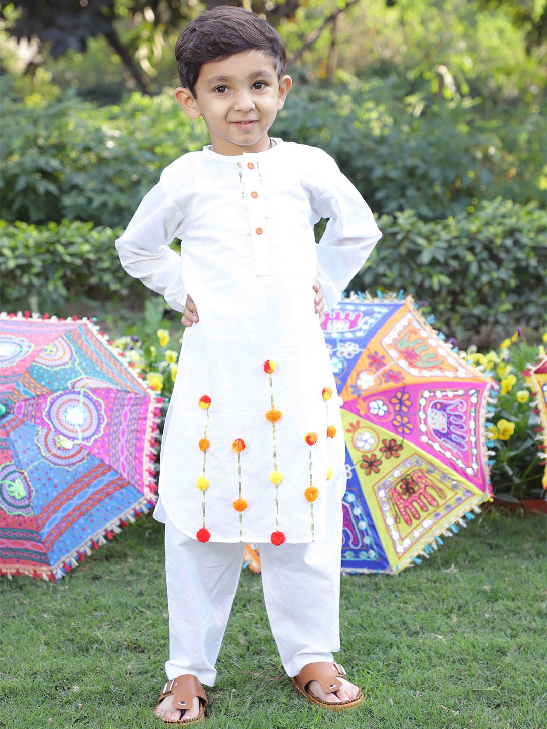 

EthIndia Boys Embroidered Pure Cotton Straight Kurta With Pyjama, White