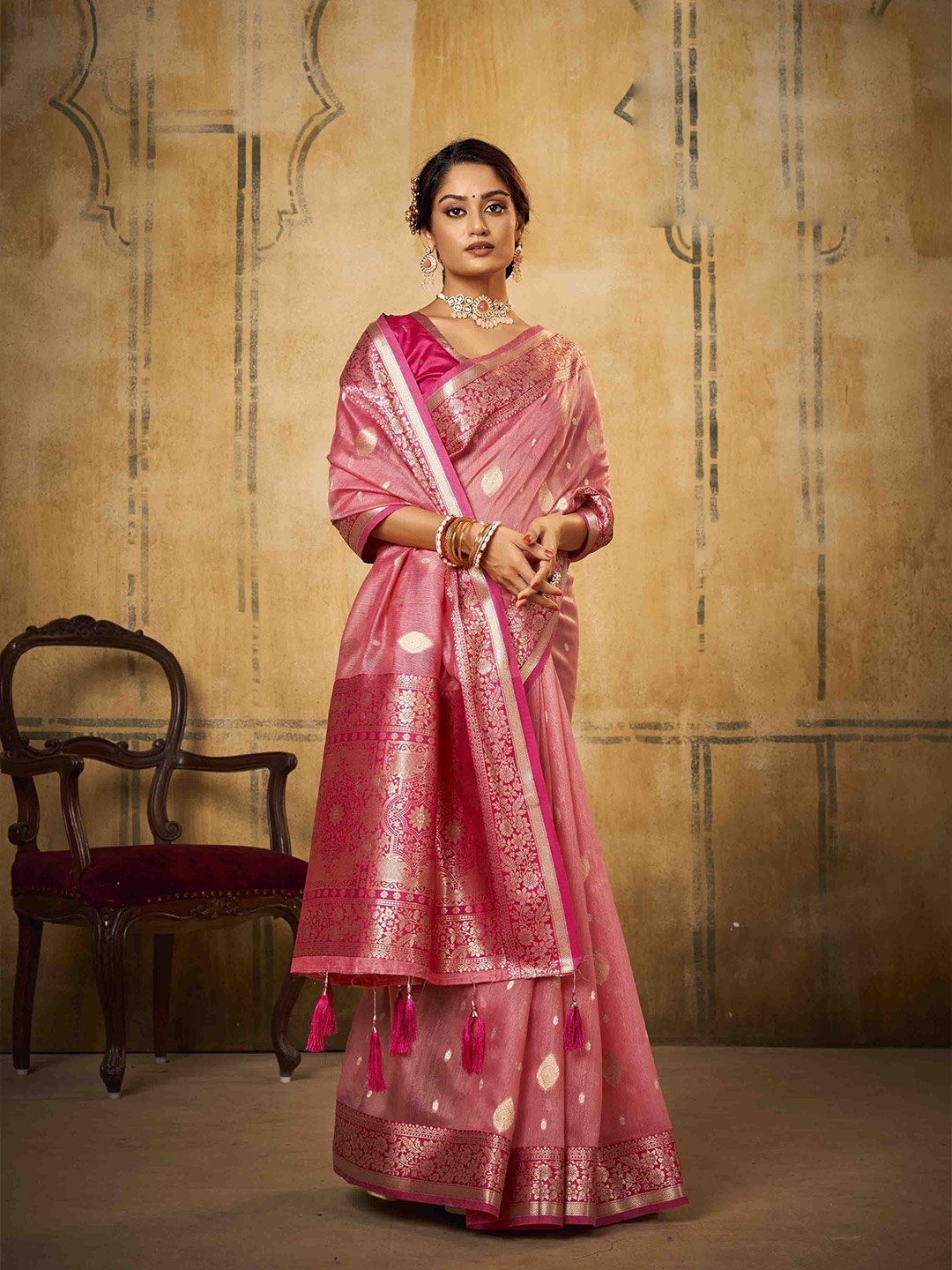 

Blissta Woven Design Zari Silk Blend Handloom Saree, Pink