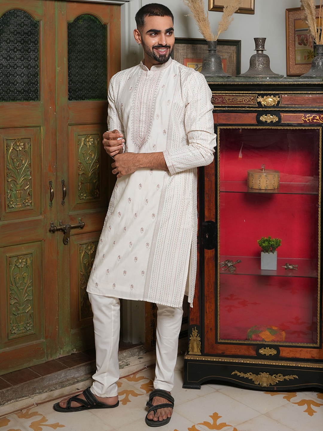 

Ethnic India Men Thread Work Kurta, Cream