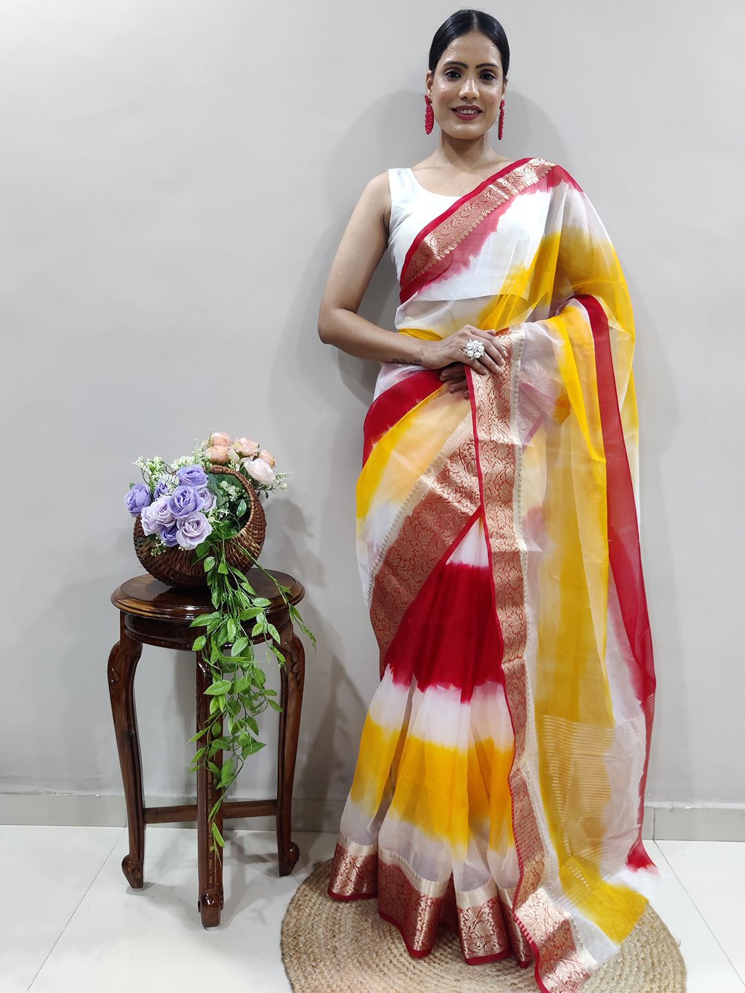 

DIVASTRI Tie and Dye Zari Organza Saree, Red