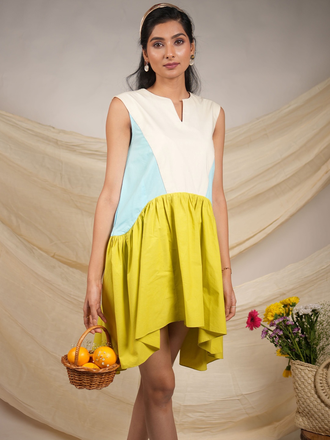 

ATTIBO Colourblocked Fit & Flare Dress, White
