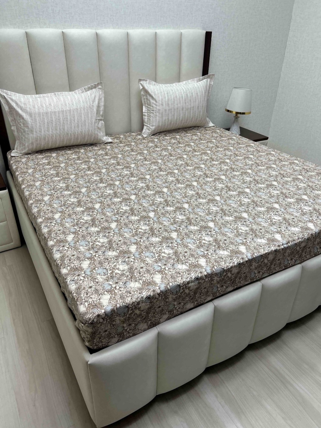 

Pure Decor Lifestyle Brown Printed Pure Cotton 350 TC King Bedsheet Set 2.74 m x 2.74 m