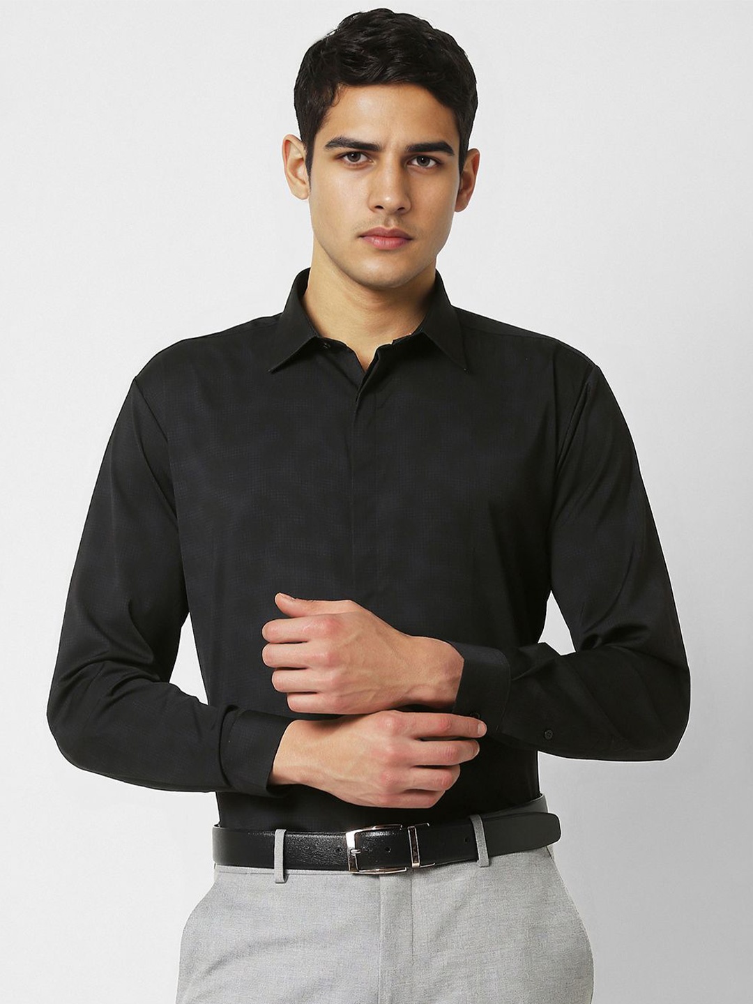 

V Dot Men Slim Fit Opaque Printed Party Shirt, Black