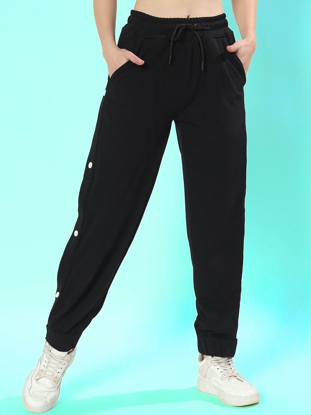 

WEARDUDS Women Relaxed-Fit Mid Rise Joggers, Black