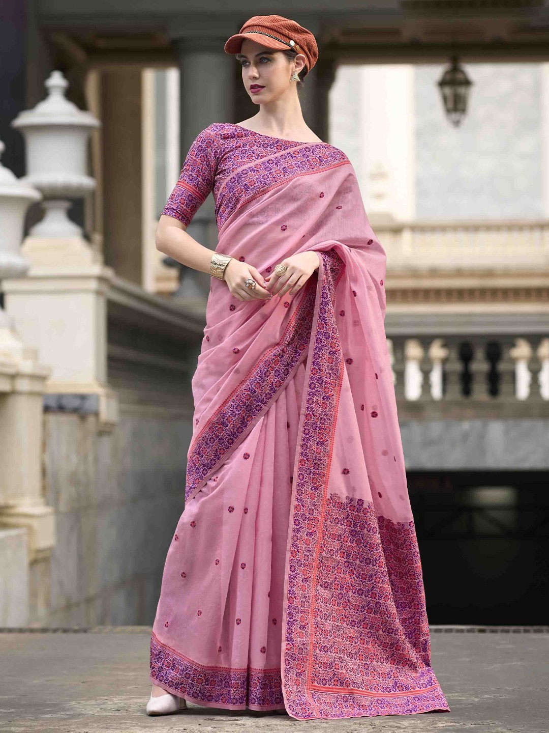 

KIMISHA Woven Design Linen Blend Saree, Pink