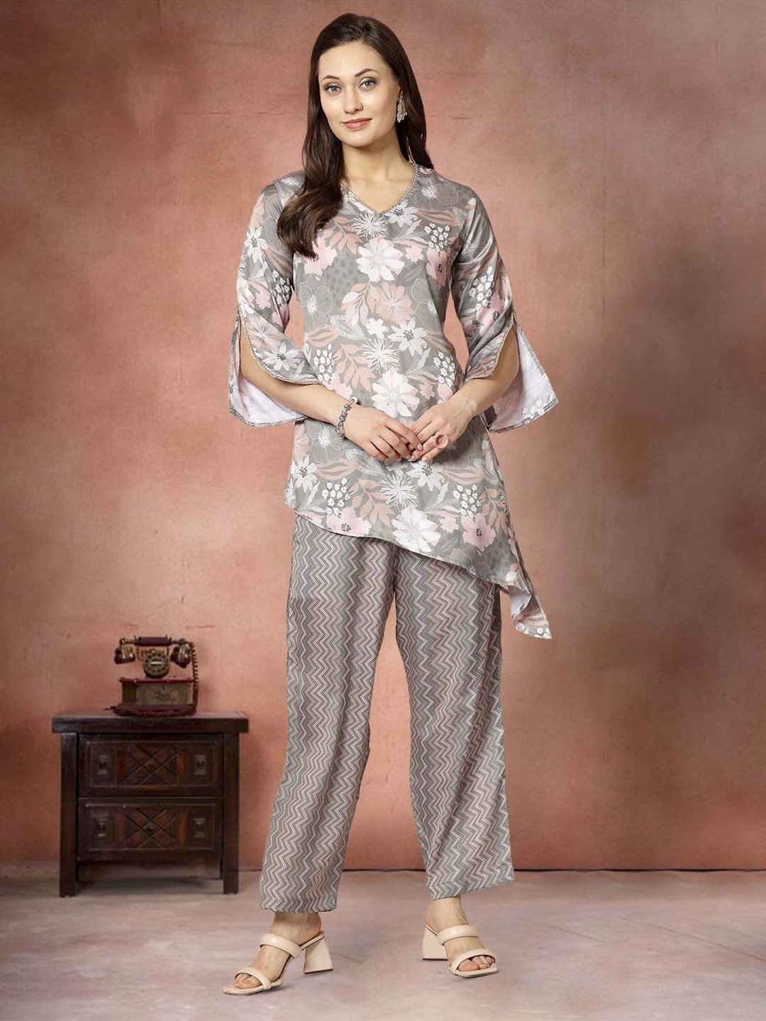 

Moda Rapido Printed Tunic With Trousers Co-Ords, Peach
