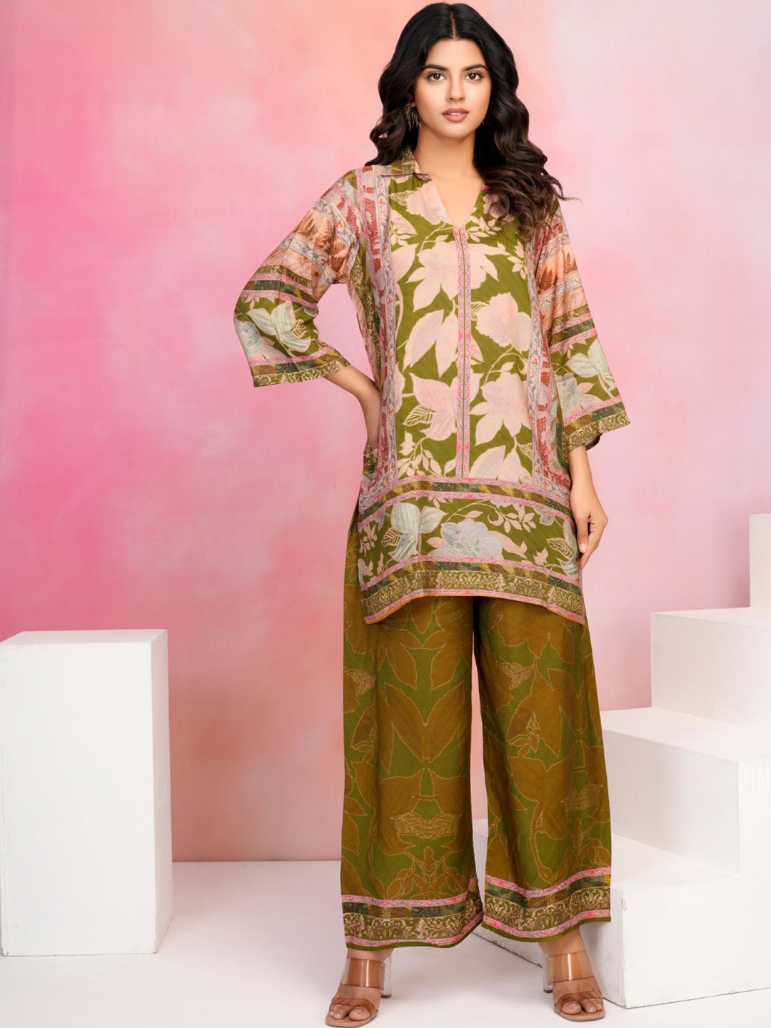 

Kaftanize Floral Printed Shirt Collar A-Line Kurti With Trousers, Green