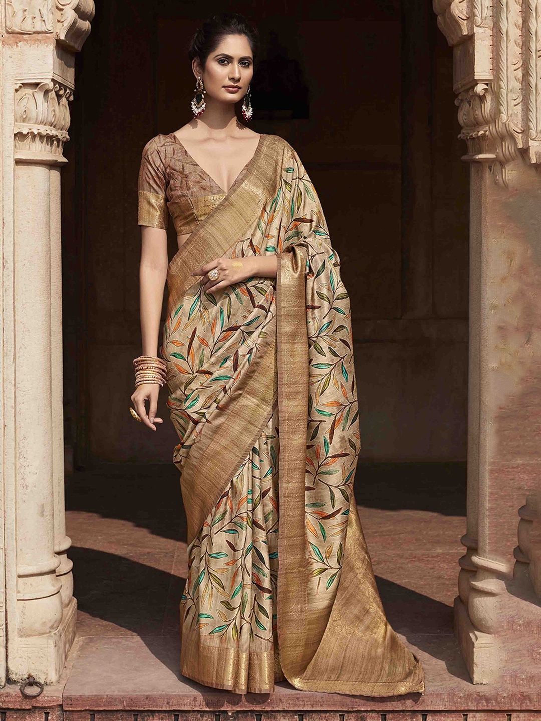 

KIMISHA Floral Zari Silk Blend Handloom Saree, Coffee brown