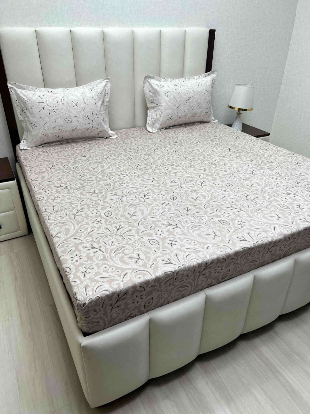 

Pure Decor Lifestyle Brown Printed Pure Cotton 350 TC King Bedsheet Set 2.74 m x 2.74 m