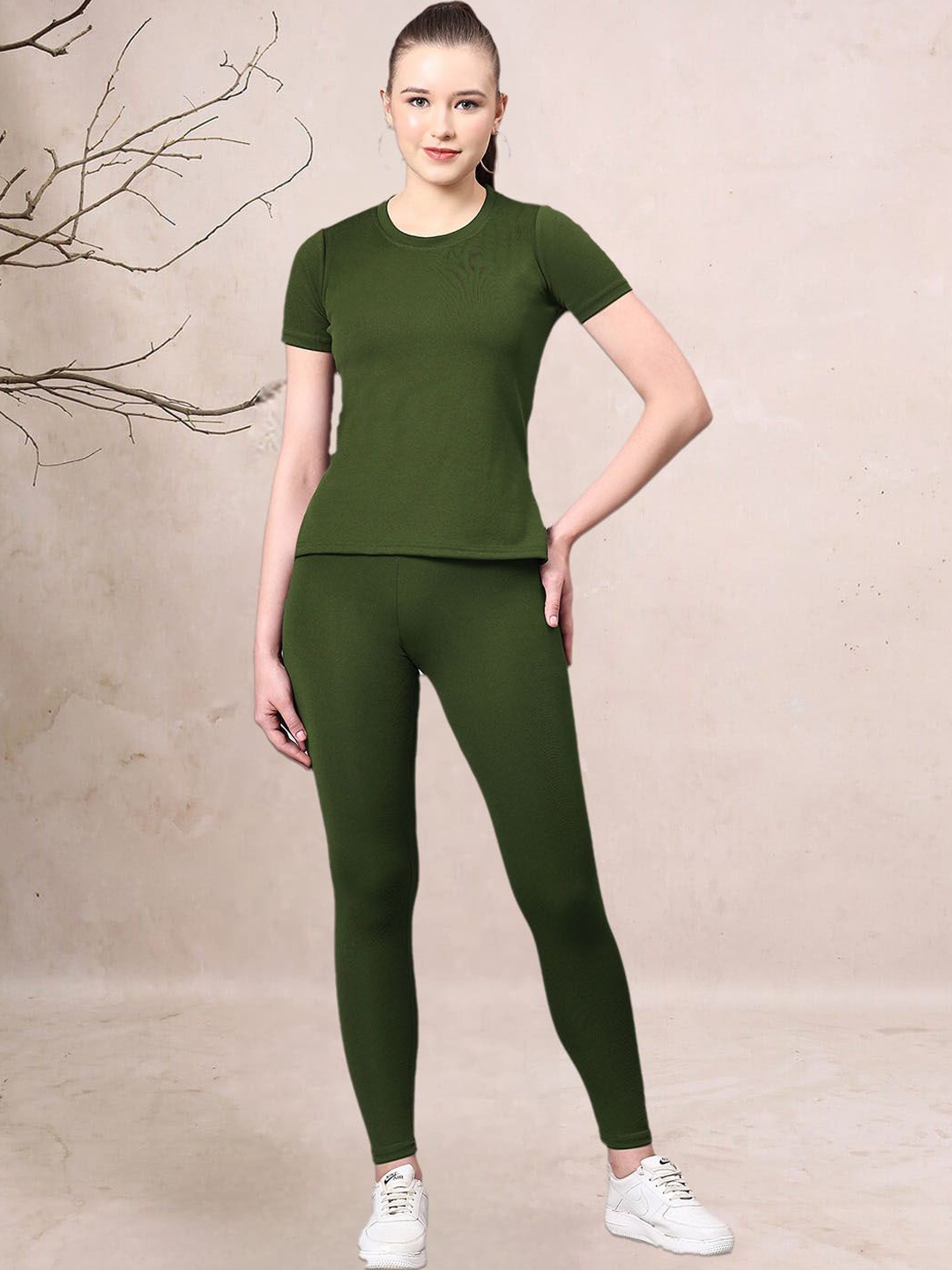 

DTR FASHION Round Neck T-Shirt With Leggings Co-Ords, Green