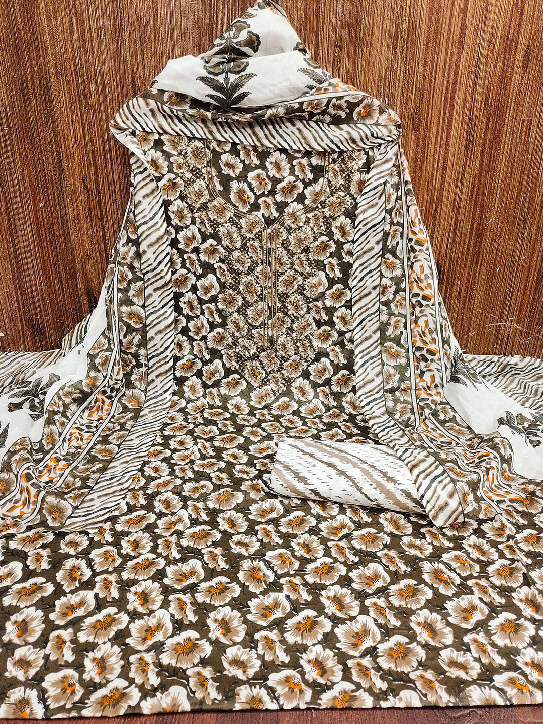 

SAINOOR Floral Sequinned Printed Semi-Stitched Dress Material, Brown