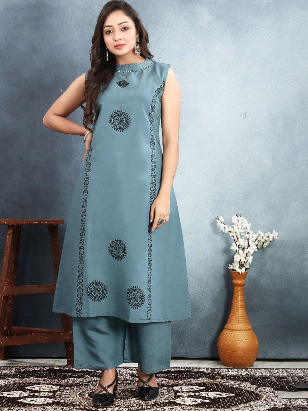 

KATECLO Ethnic Motifs Printed Round Neck A-Line Kurta With Trousers, Blue