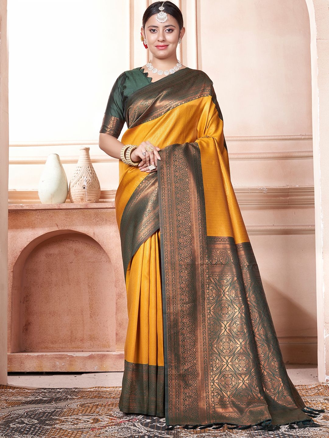 

DIVASTRI Woven Design Zari Silk Blend Kanjeevaram Saree, Yellow