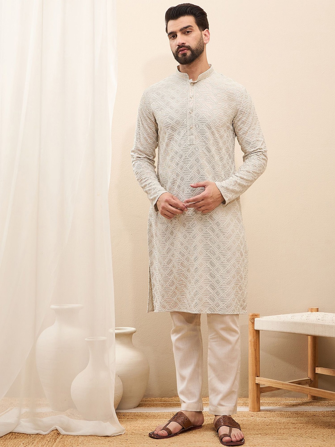 

SWAGG INDIA Geometric Embroidered Thread Work Straight Kurta, Off white