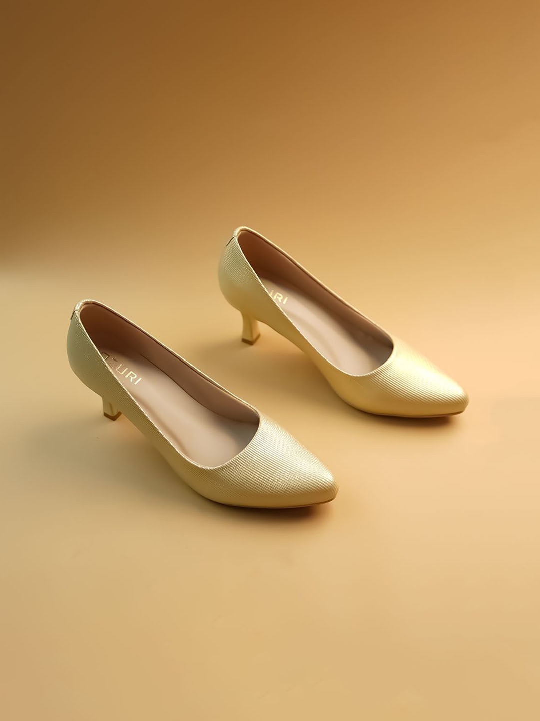 

Ozuri Textured Party Kitten Pumps, Gold
