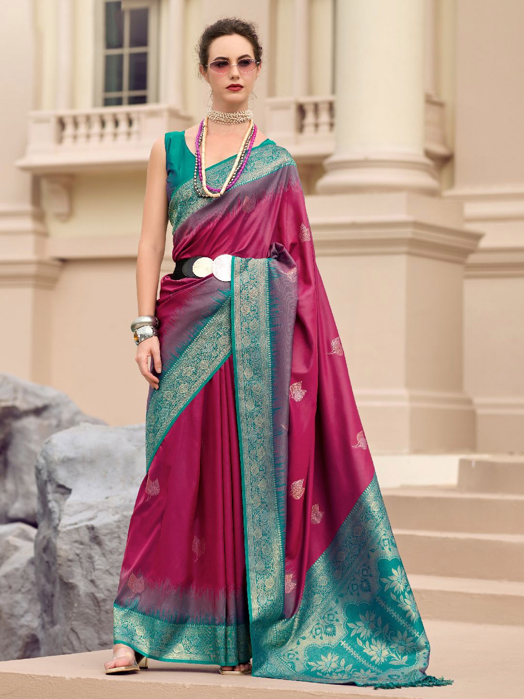 

DIVASTRI Woven Design Zari Silk Blend Saree, Magenta