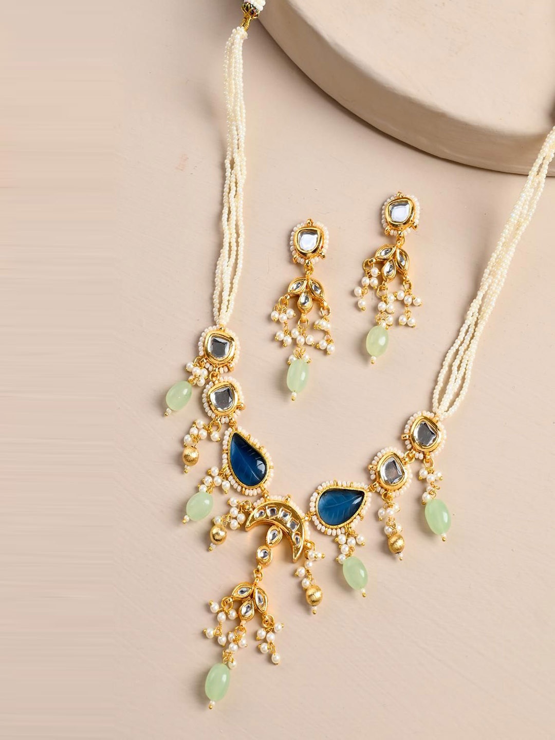 

STYYO Gold-Plated Kundan Studded And Pearls Beaded Jewellery Set