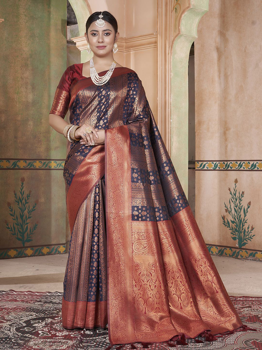 

DIVASTRI Woven Design Zari Silk Blend Kanjeevaram Saree, Blue