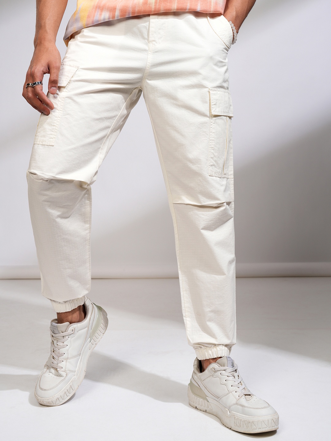 

HIGHLANDER Men Relaxed Fit Cargos Cotton Trousers, White