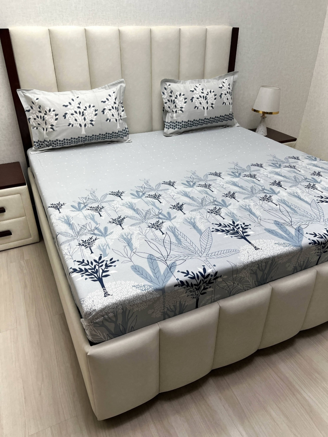 

Pure Decor Lifestyle White Printed Pure Cotton 330 TC King Bedsheet Set 2.74 m x 2.74 m, Grey