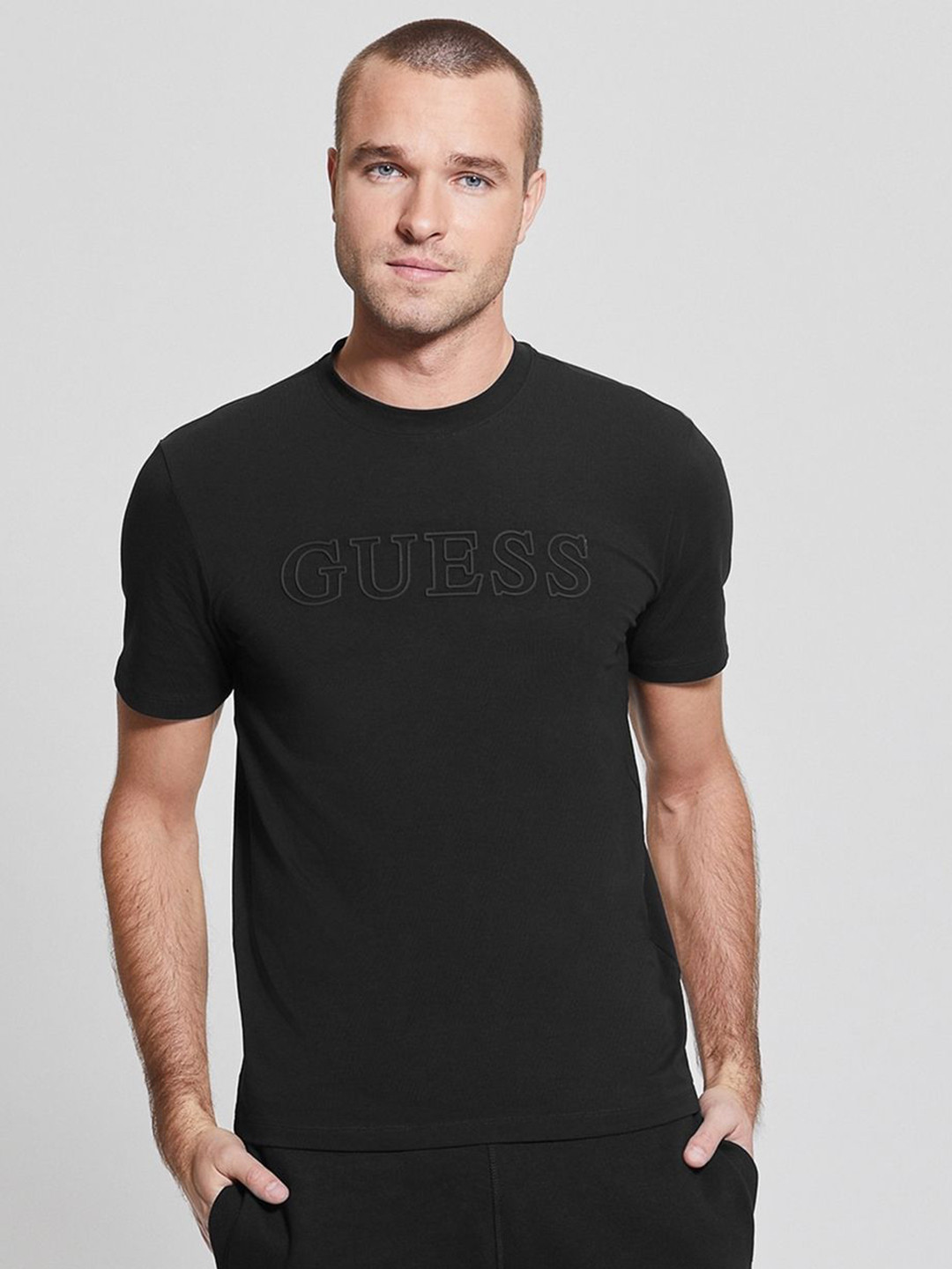 

GUESS Men Brand Logo Pockets T-shirt, Black