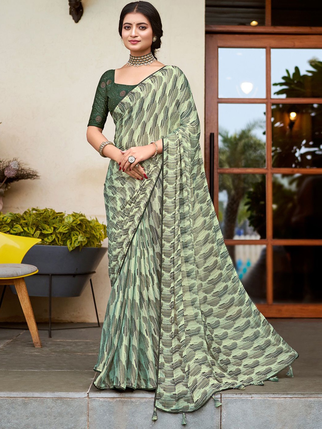 

DIVASTRI Beads and Stones Poly Chiffon Bagru Saree, Green