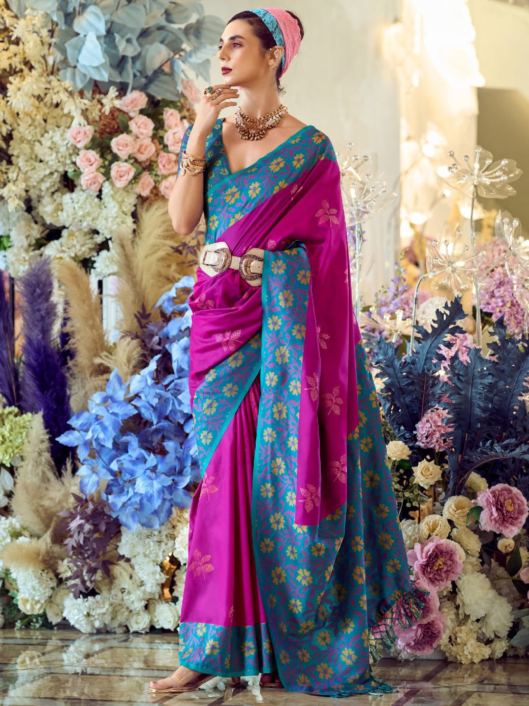 

DIVASTRI Floral Silk Blend Ikat Saree, Pink